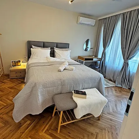 Apartment Aura *