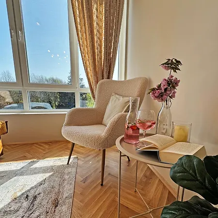Apartment Aura *
