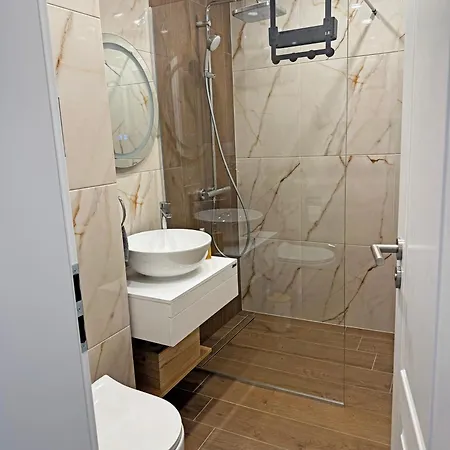 Aura Apartment *