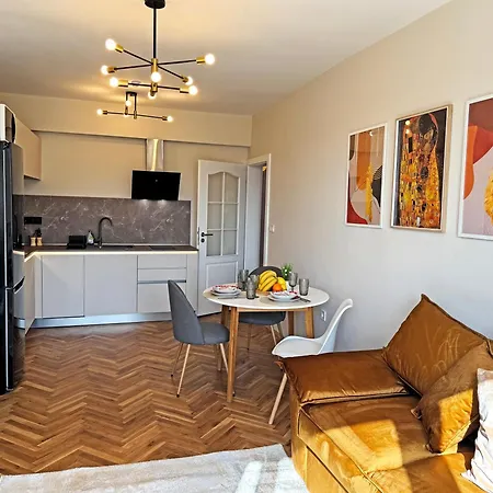 Aura Apartment *