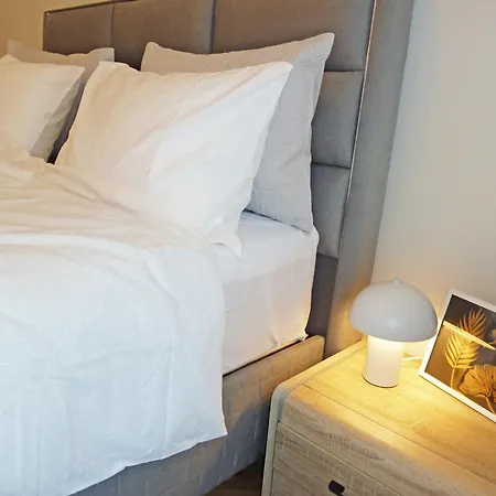 Aura Apartment *
