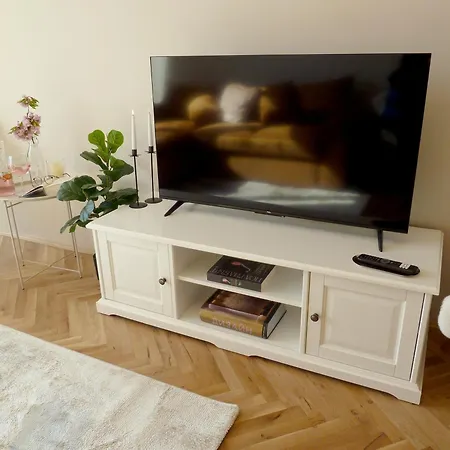 Apartment Aura