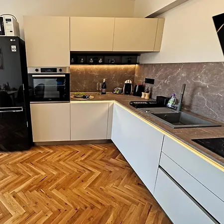 Aura Apartment Burgas City